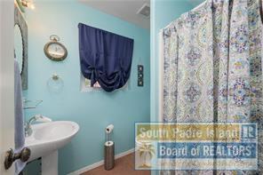 Building Photo - 505 W Esperanza Ave