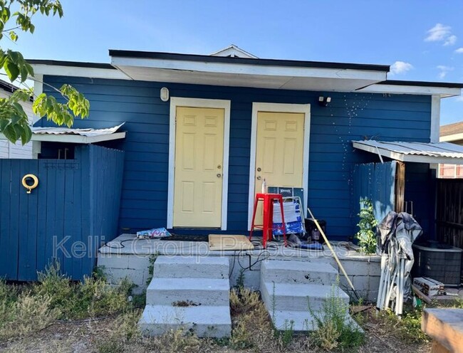 Building Photo - 2524 W Cherry St