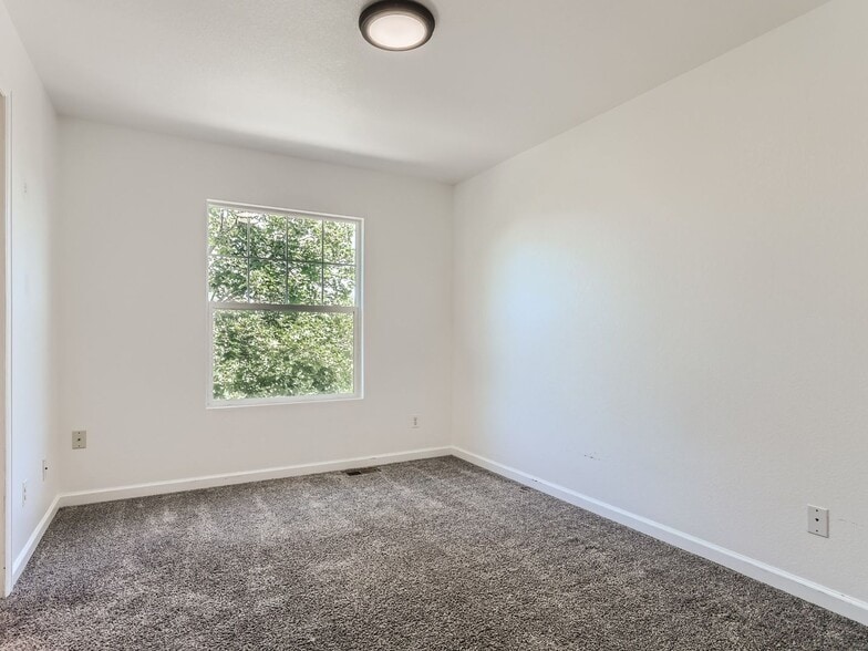 Building Photo - 20046 E Lasalle Dr