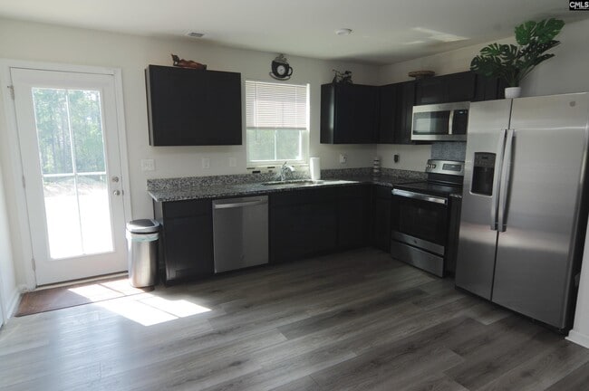Building Photo - 385 Saskatoon Dr