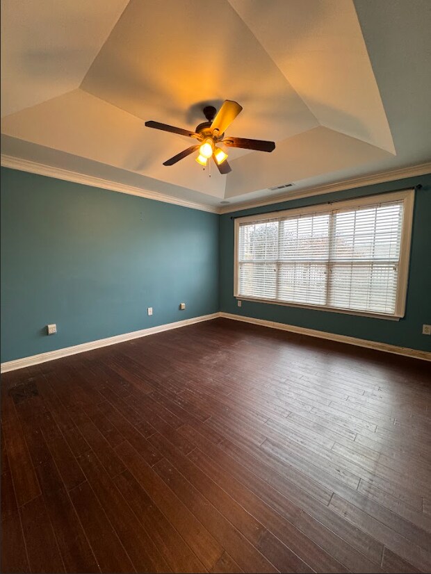 Building Photo - Spacious 3-Bedroom Condo with Modern Amenities in Prime Greenville Location