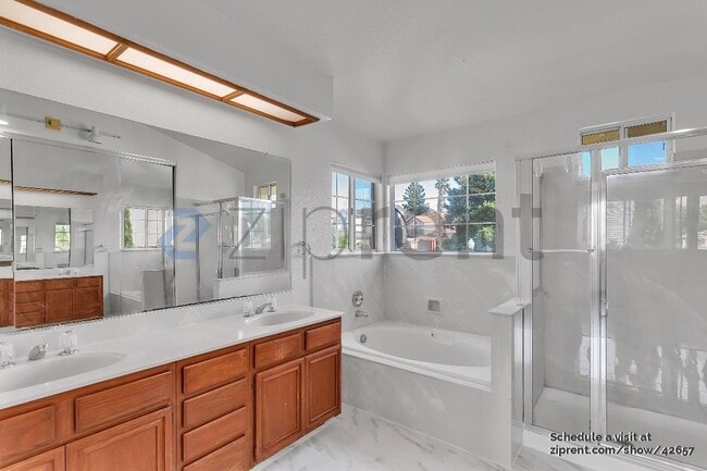 Building Photo - 115 Montego Dr