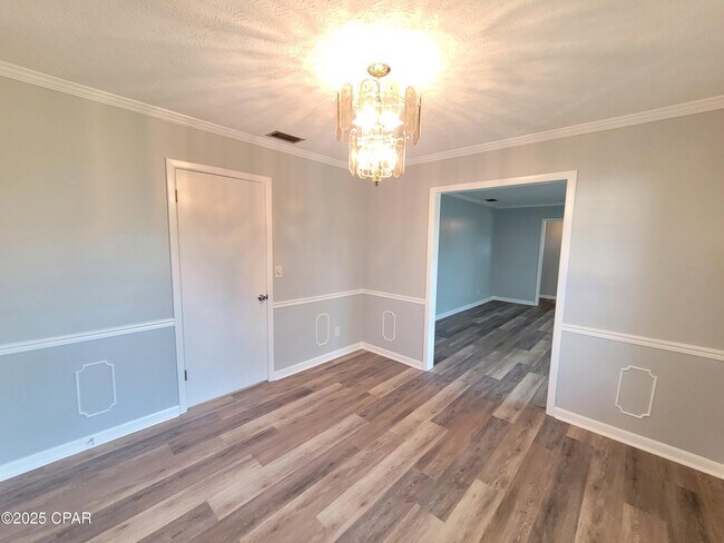 Building Photo - 2512 W 27th St