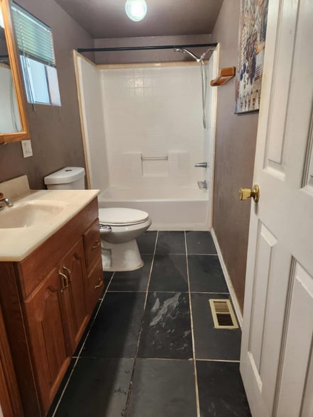 Building Photo - 425 S 98th Pl