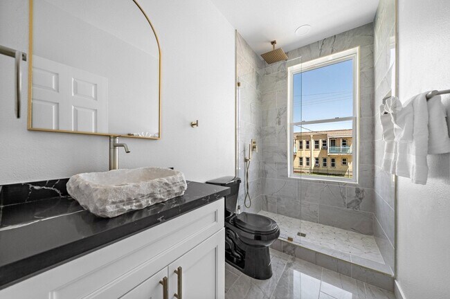 Building Photo - 1009 8th St