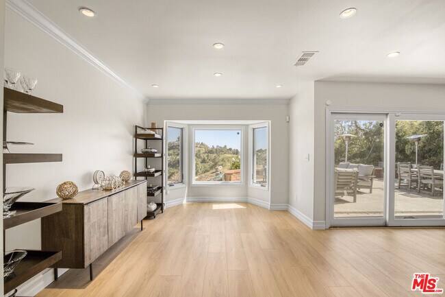 Building Photo - 3970 Ellenita Ave