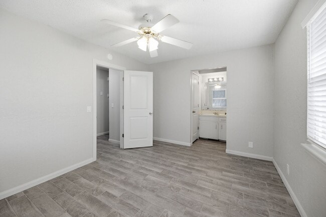 Building Photo - Cute 3 bed 1.5 bath home with a large yard and quite living in the highly desired Bixby Public Sc...