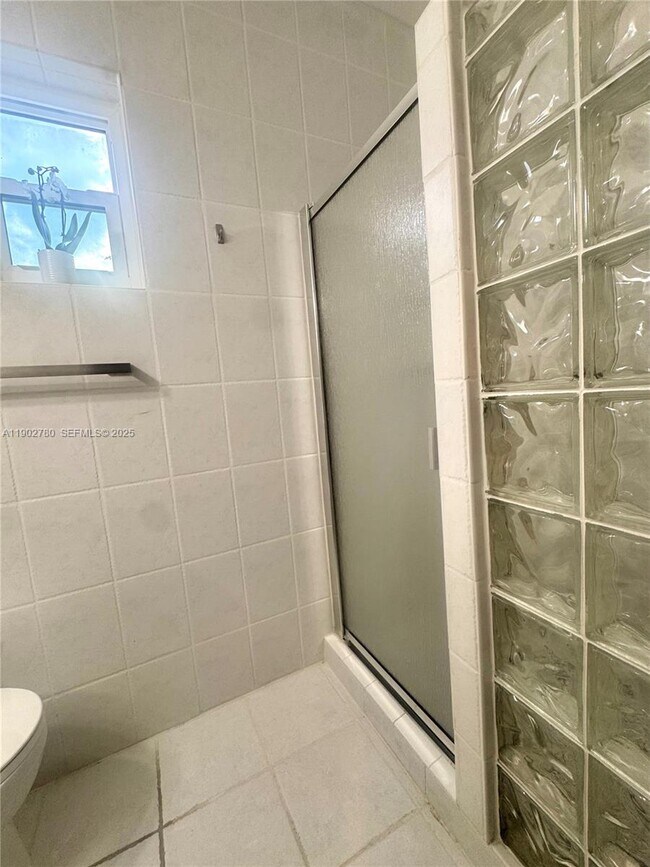 Building Photo - 1700 SW 16th Ter