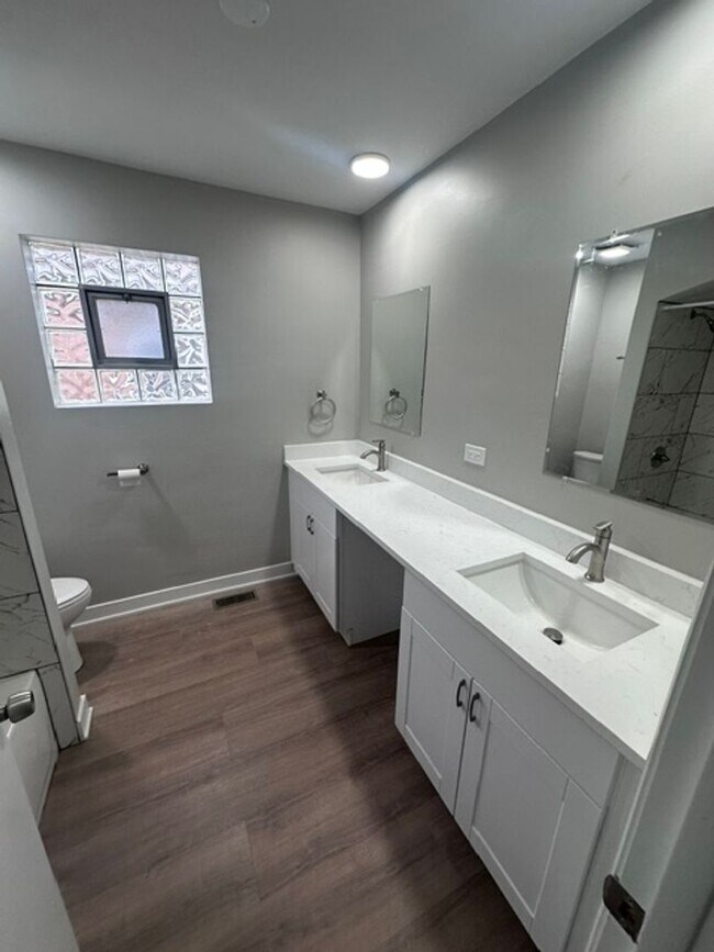 Building Photo - 60 Kolin
