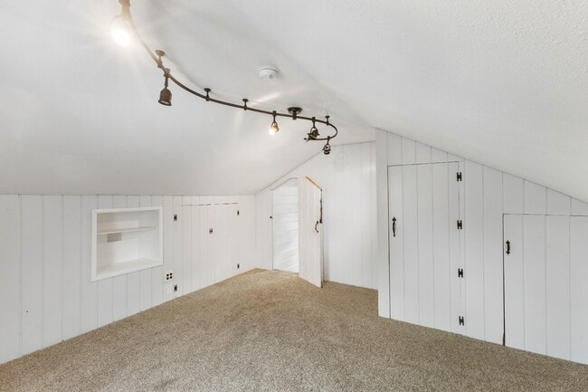 Building Photo - Charming 3BR Home with Private Yard in Puyallup