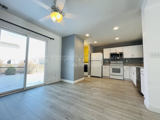 Building Photo - 1217 Bluejay Ave