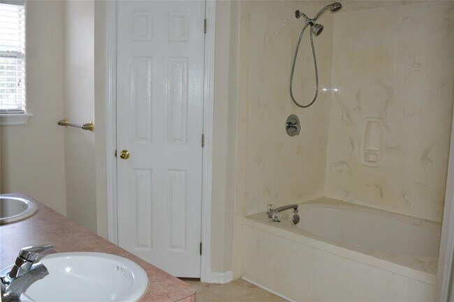 Building Photo - 149 Silverbell Cir