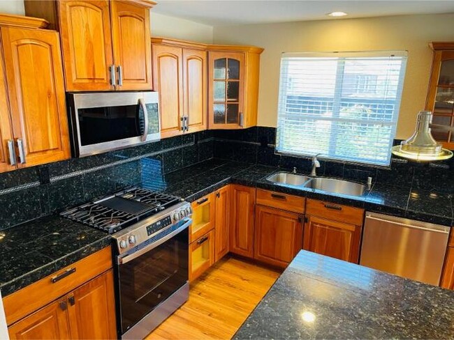 Building Photo - 27970 Sunlight Ct