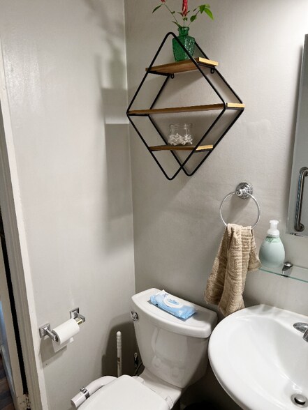 Building Photo - 1529 Yancey St