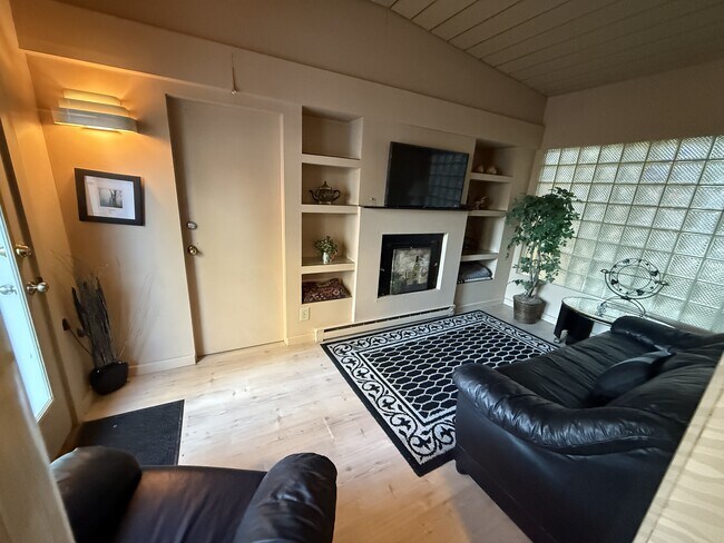 Building Photo - 1722 Alder Dr