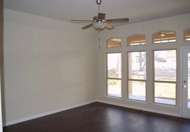 Building Photo - 3 bedroom 2 bath home