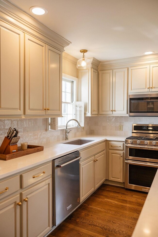 Building Photo - 3719 S Woodland Dr