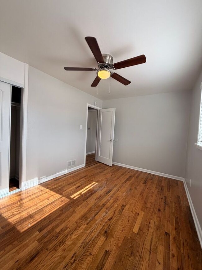 Building Photo - 2 Bed Apartment right next to Patty Jewett Golf Course