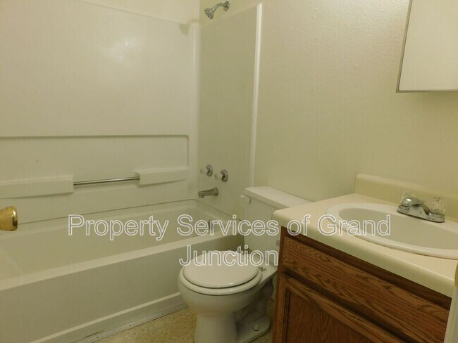 Building Photo - 434 Pendleton St
