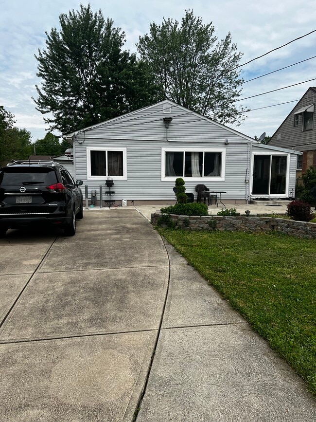 Primary Photo - 6876 Franke Rd