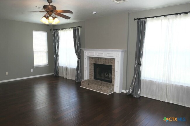 Building Photo - 413 Cattail Cir