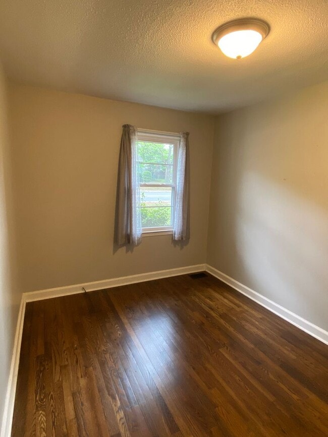 Building Photo - Spacious 3BR/2BA with Open Layout and Large Backyard