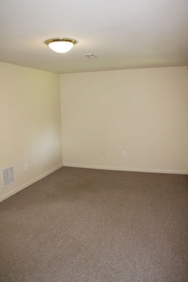 Building Photo - Conveniently Located- Three Bedroom Home Annapolis, MD