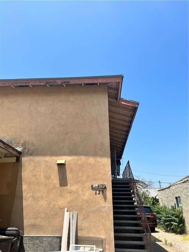 Primary Photo - 625 N Moore Ave