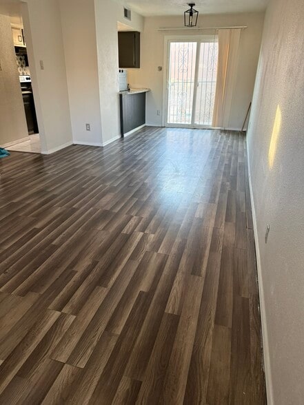 Building Photo - 1013 Dickerson Dr SE