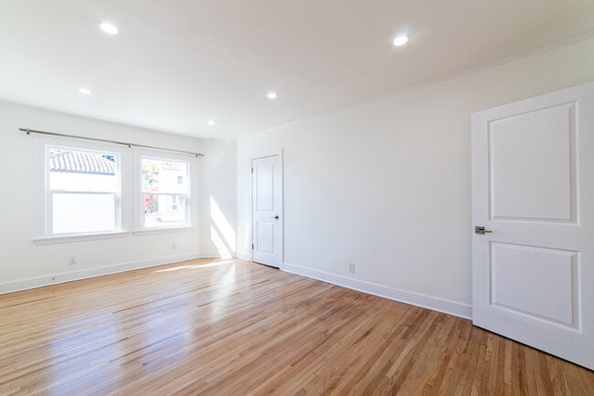 Building Photo - 5065 Edgewood Pl