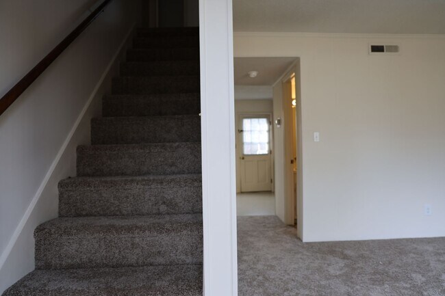 Building Photo - 510 S Vermont St