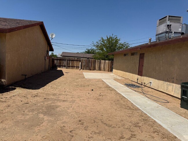 Building Photo - 3711