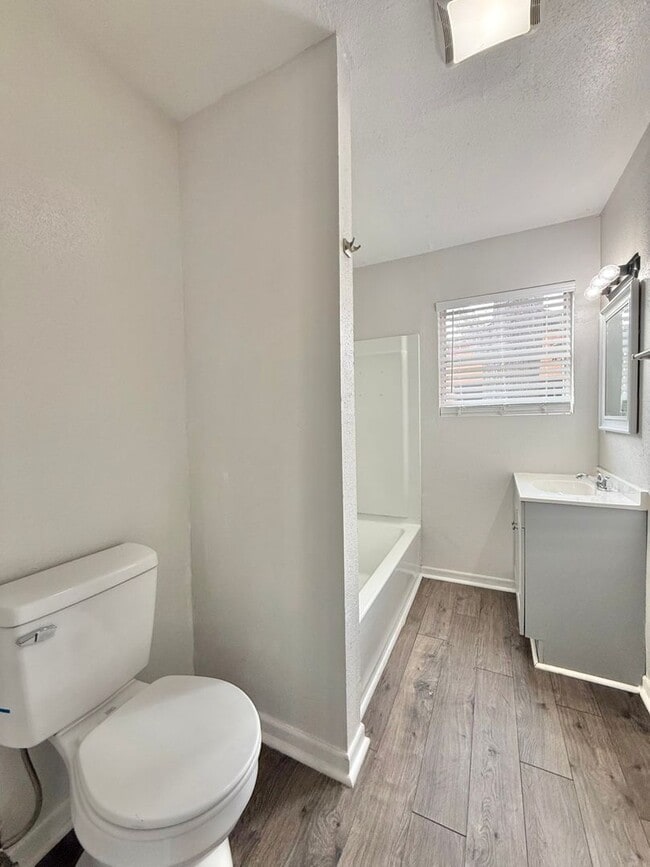 Building Photo - Tour Today! 3 Bed 1 Bath home in Tyler!