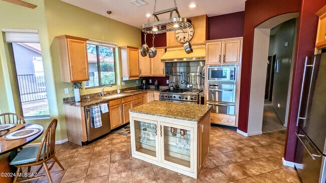Building Photo - 38851 S Moonwood Dr
