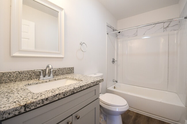 Building Photo - 415 W 29th Ave