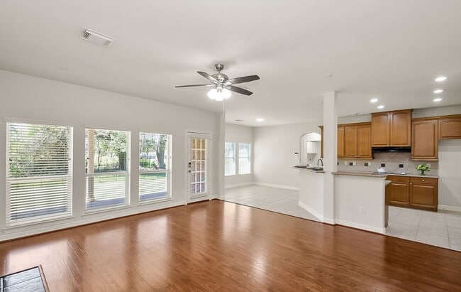 Building Photo - 4119 Pembrooke Way Dr