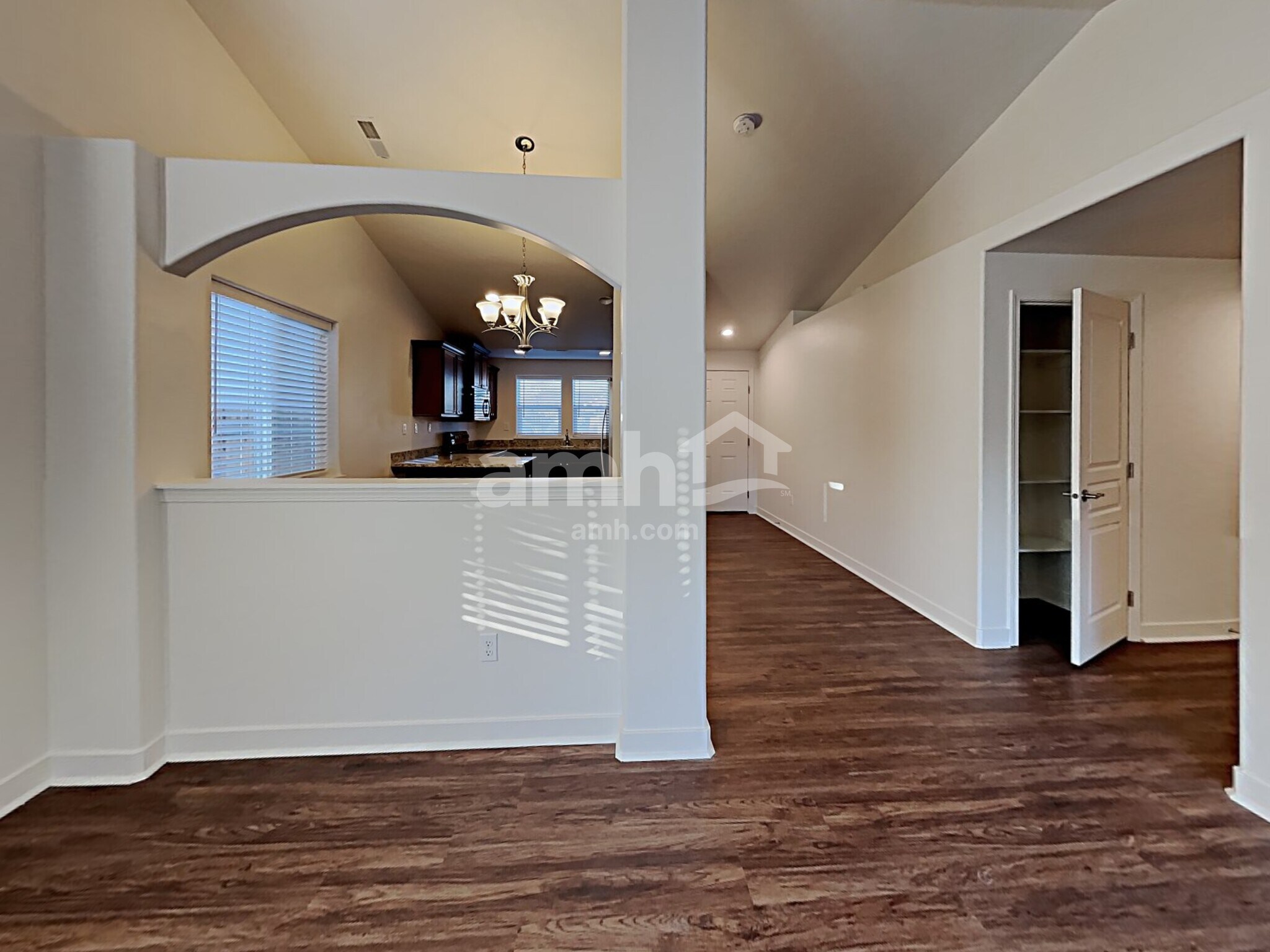 Building Photo - 1215 W Sanetta St