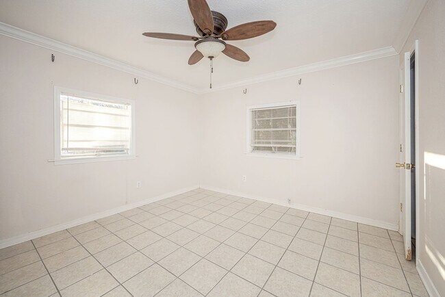 Building Photo - 3 Bed 2 Bath home in Pascagoula near the beach.