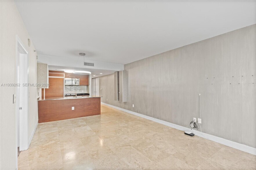 Building Photo - 1850 S Ocean Dr