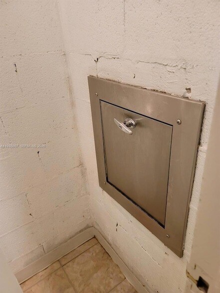 Building Photo - 401 Golden Isles Dr