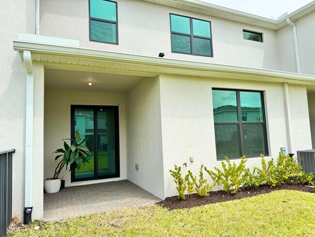 Building Photo - 14122 SW Thorens Dr