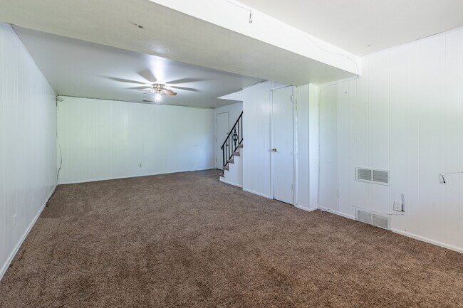 Building Photo - 1681 Lonedell Rd