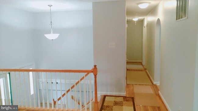 Building Photo - 43017 Fairgrounds Rd