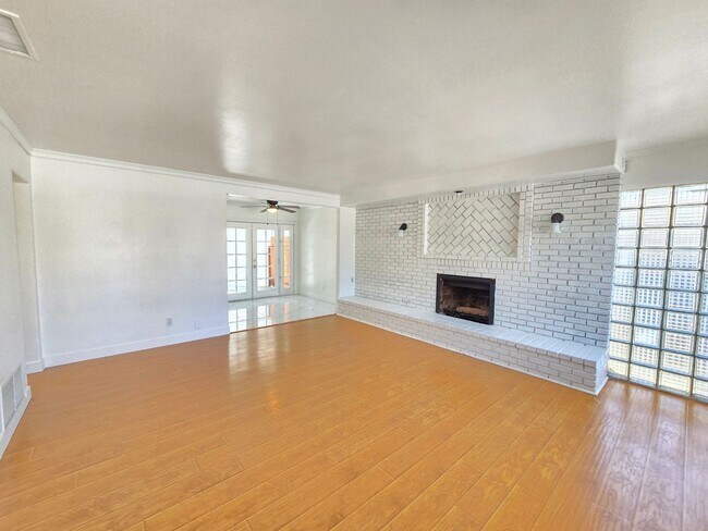 Building Photo - 44221 4th St E