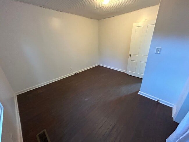 Building Photo - Renovated 3/1 House in South Rome- $1,100