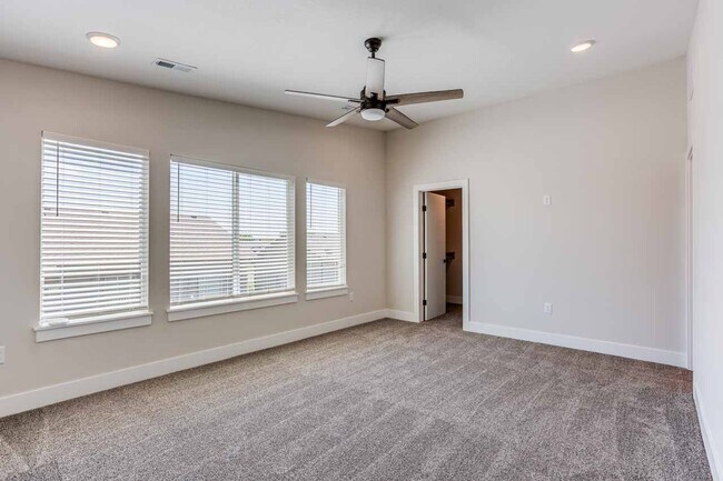 Building Photo - 8541 W 37th St N