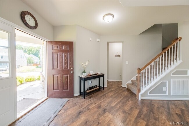 Building Photo - 9535 Thornecrest Dr