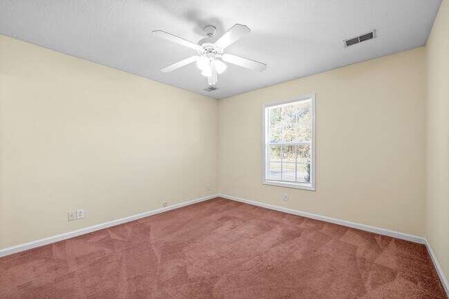 Building Photo - Home For Rent Near Heritage Park!