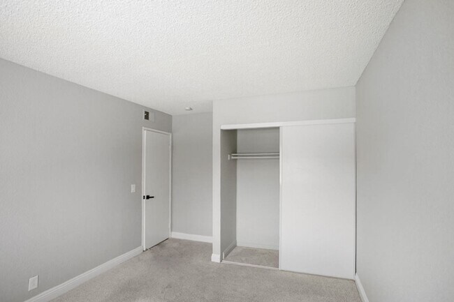 Building Photo - 3 Bedroom Remodeled Desert Shore Condo In Gated Community