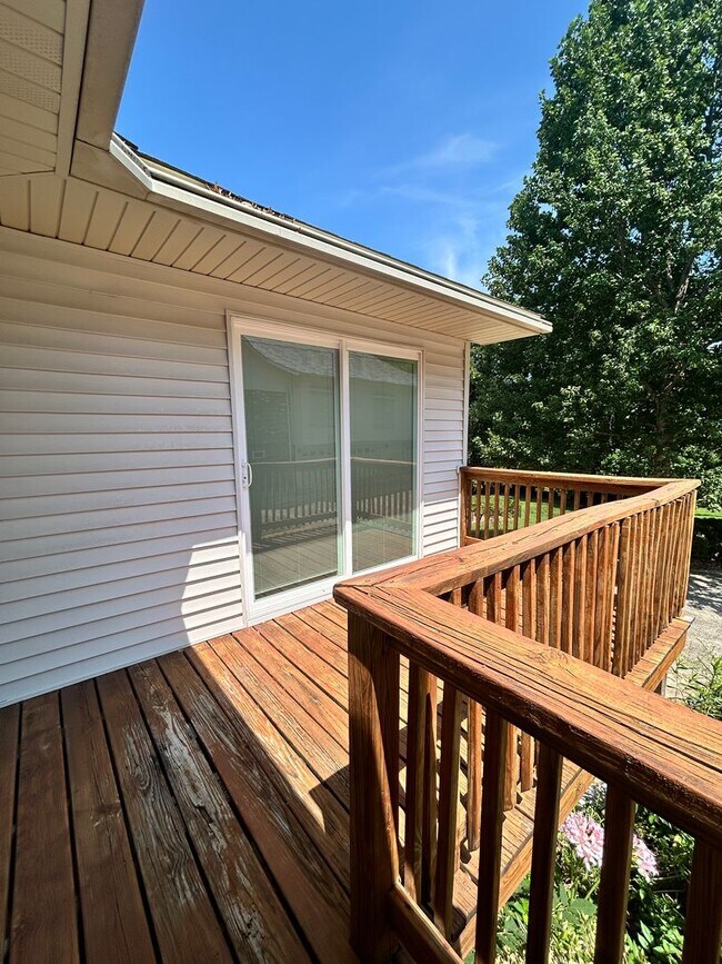 Building Photo - Spacious 3 Bedroom Ranch in Mehlville School District!